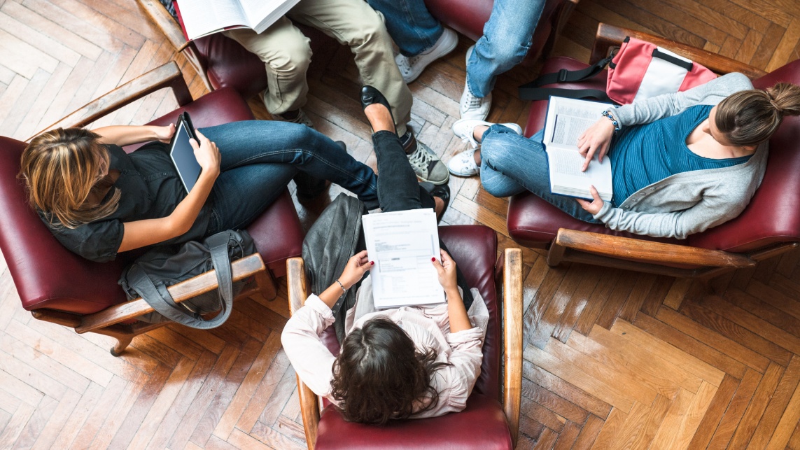 Student meeting in library - Teamwork 