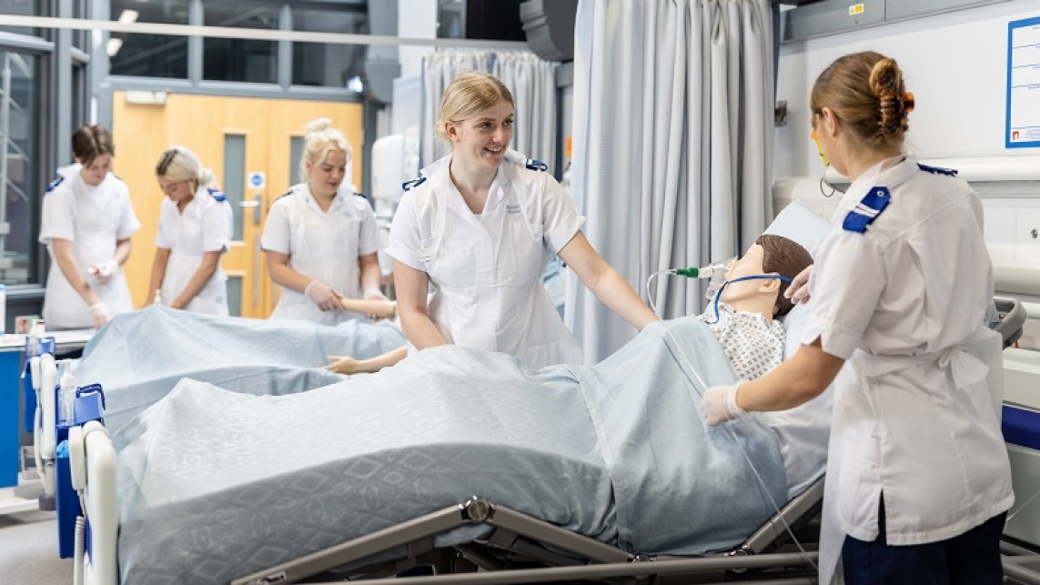 Nursing students on a virtual ward with a mannequin patient