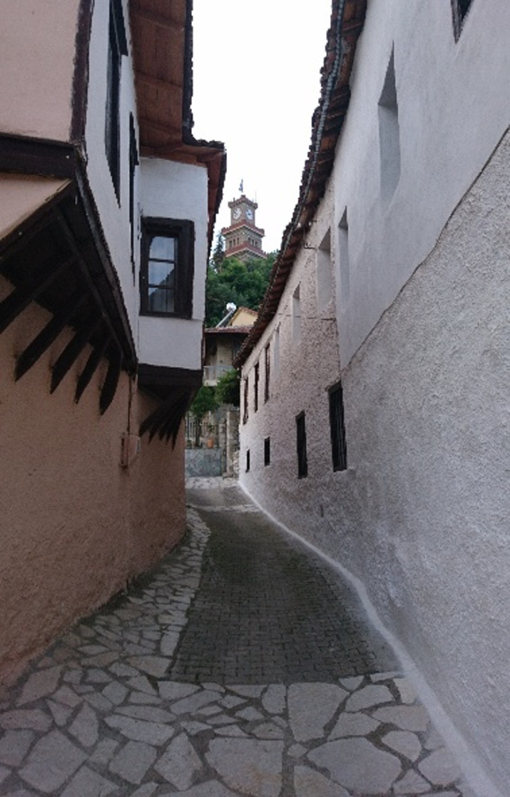 A small winding street in Trikala, Greece.