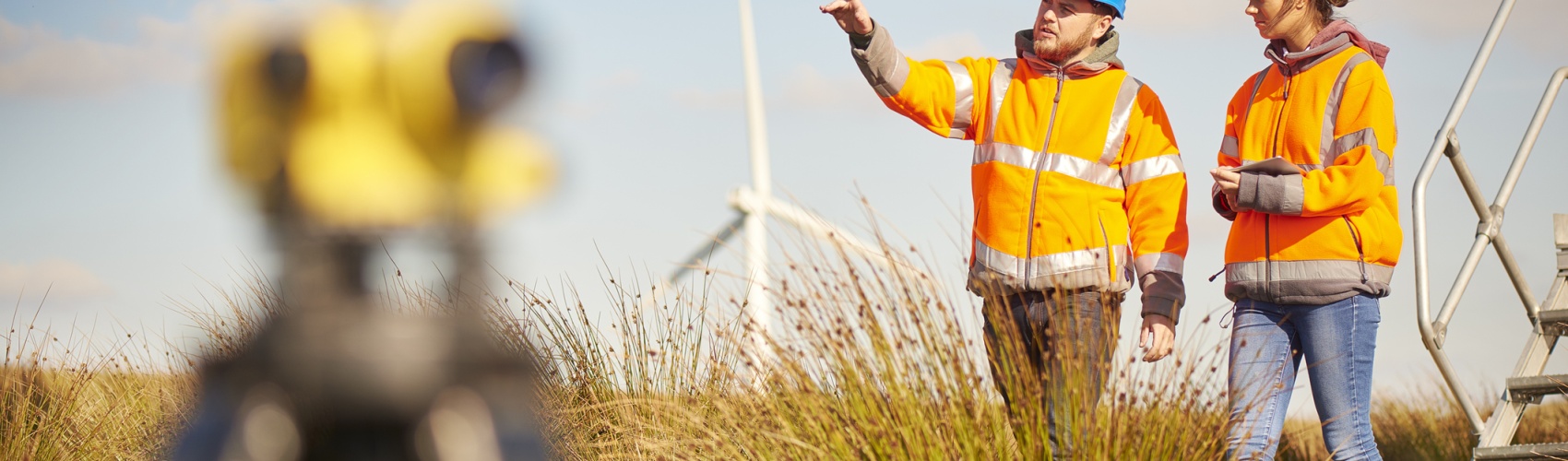 male and female windfarm engineers 