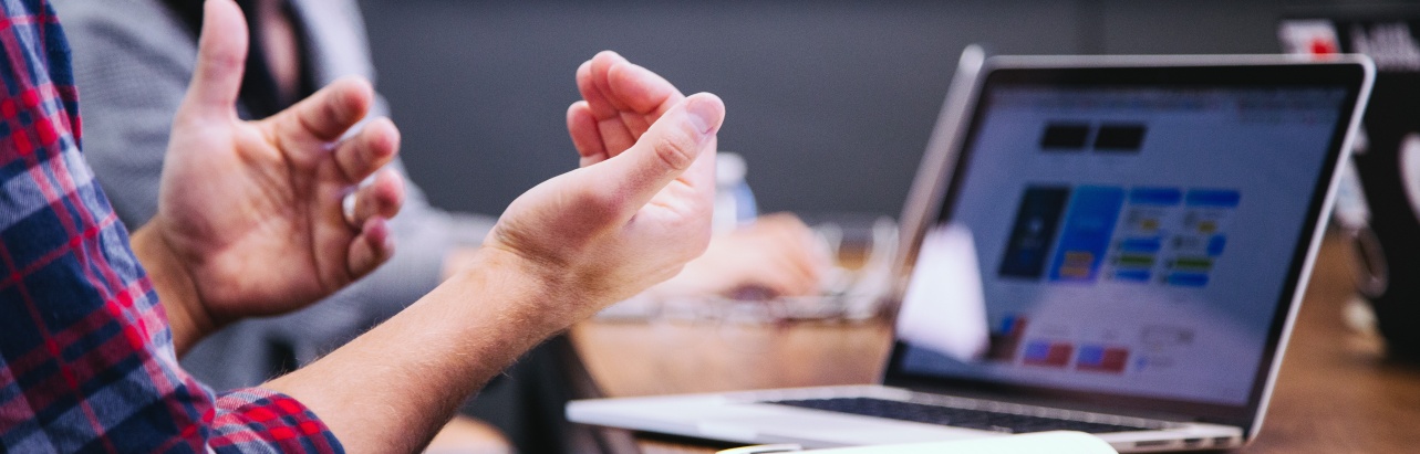 Banner picture representing a man participanting into an online meeting
